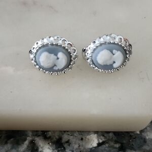 Elegant Silver Tone Blue Lady Cameo Clip On Earrings